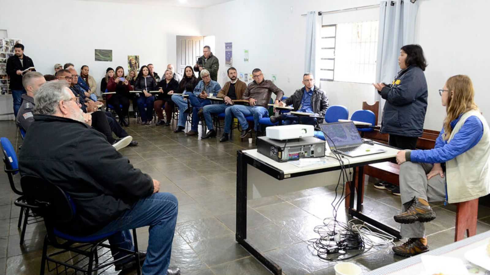 Palestra sobre a conservação da fauna.