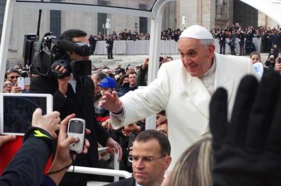 Papa Francisco pede que pais não condenem filhos por orientação sexual