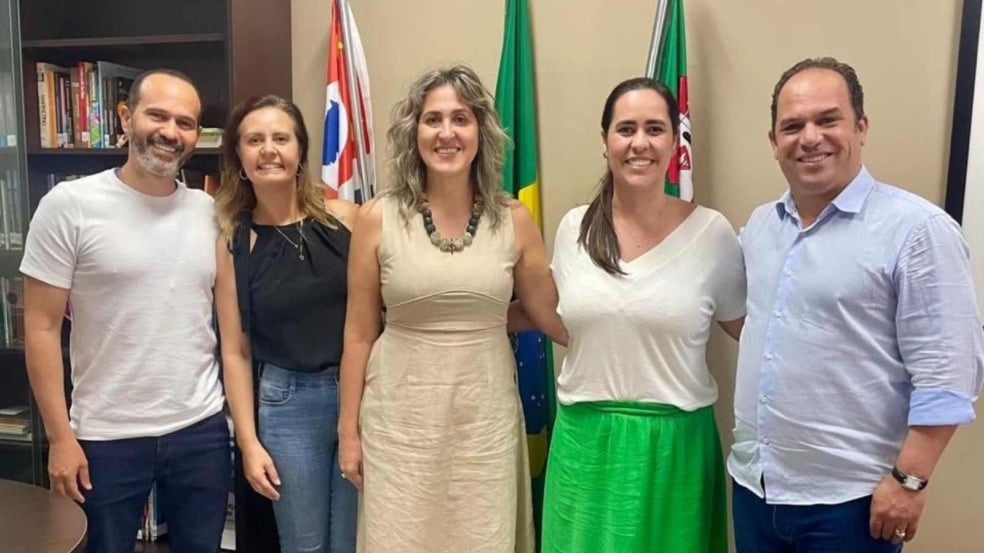 Autoridades de Jundiaí posando para foto.