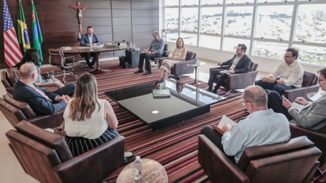 Reunião entre Gustavo Martinelli e representantes da Apple