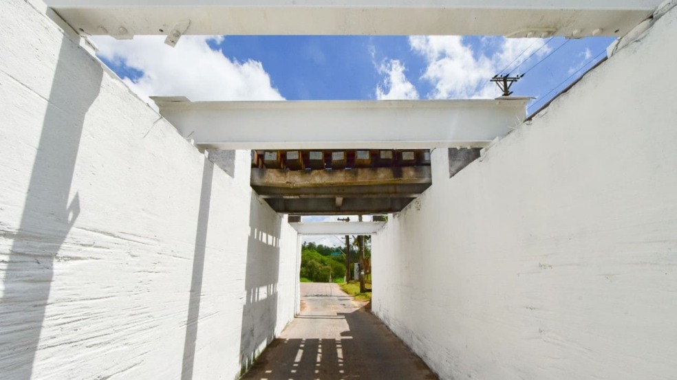 Passagem que dá acesso ao bairro Corrupira, em Jundiaí, ganha nova iluminação e pintura Passagem que dá acesso ao bairro Corrupira, em Jundiaí, ganha nova iluminação e pintura