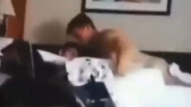 Pego na cama com outro homem, Madison Cawthorn é defensor de pautas anti-LGBTQIA+