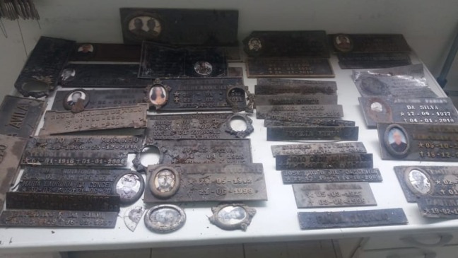 Guarda Municipal de Várzea Paulista recupera placas de lápides furtadas do cemitério
