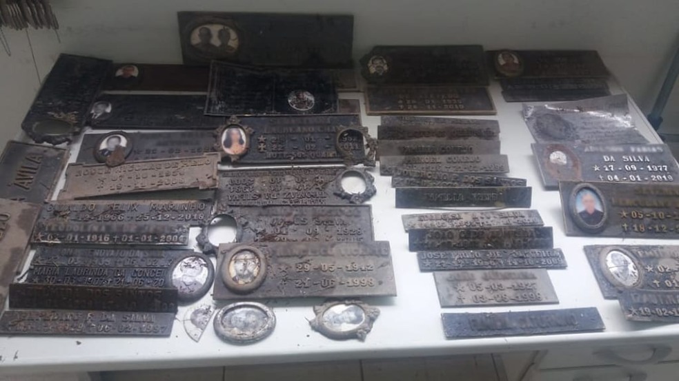 Guarda Municipal de Várzea Paulista recupera placas de lápides furtadas do cemitério