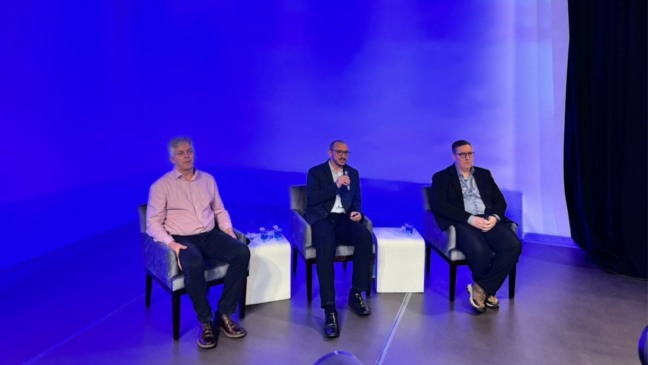 Autoridades de Jundiaí em apresentação de plano.