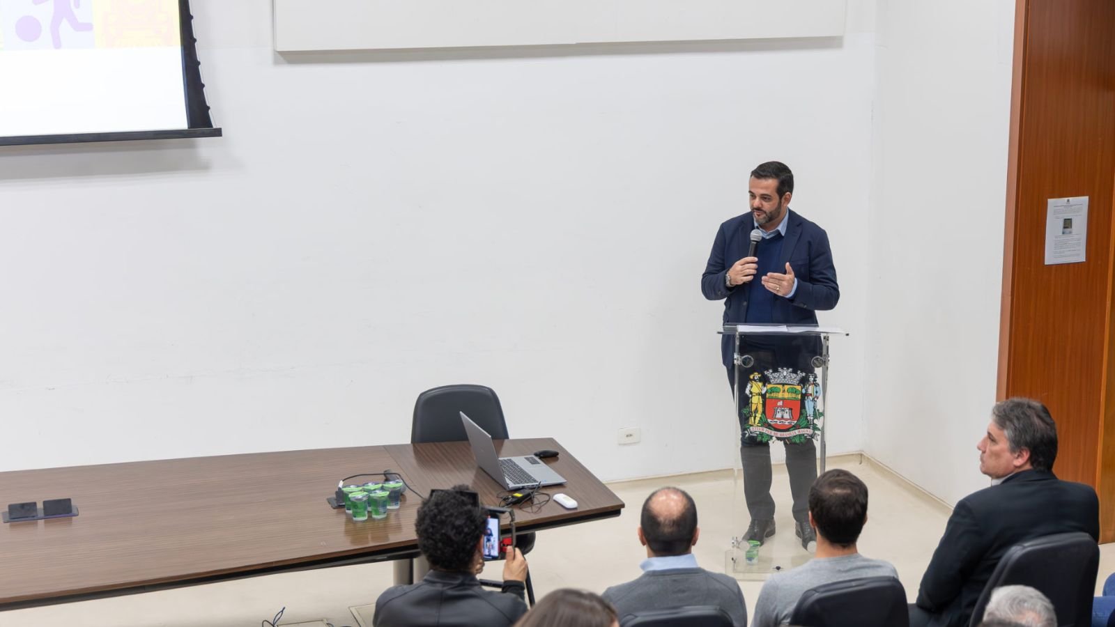 Prefeito de Jundiaí Gustavo Martinelli em evento público.