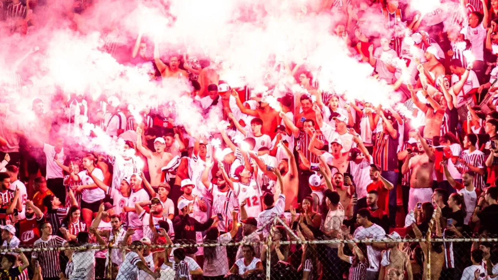 Plateia do Paulista de Jundiaí.
