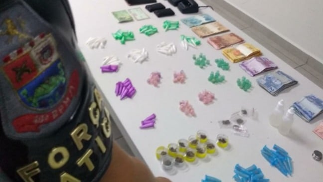 PM detém dois homens por tráfico de drogas em Jundiaí