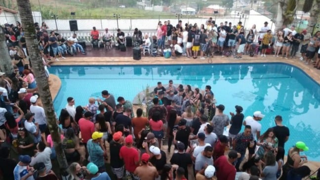 Pessoas causam aglomeração em festa em Campo Limpo Paulista