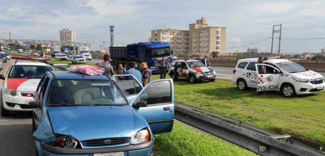 Três menores foram detidos por roubar uma carreta e manter caminhoneiro refém em Jundiaí. — Foto: Divulgação/Polícia Militar