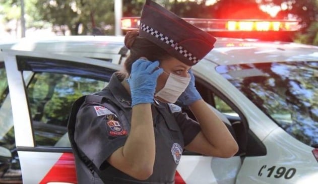 Foto de policial com epis