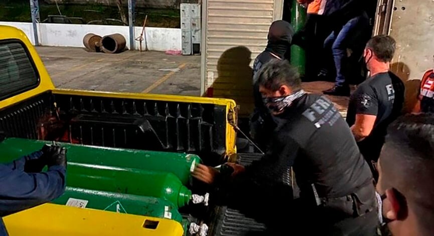 Cilindros de oxigênio apreendidos. (Foto: Divulgação)
