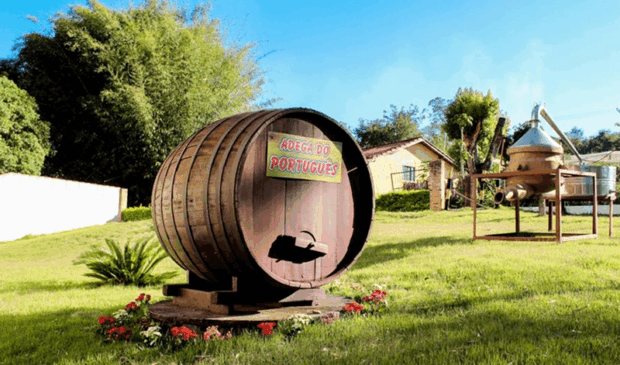 Entrada da adega do português