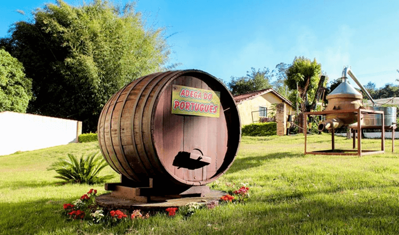 Entrada da adega do português
