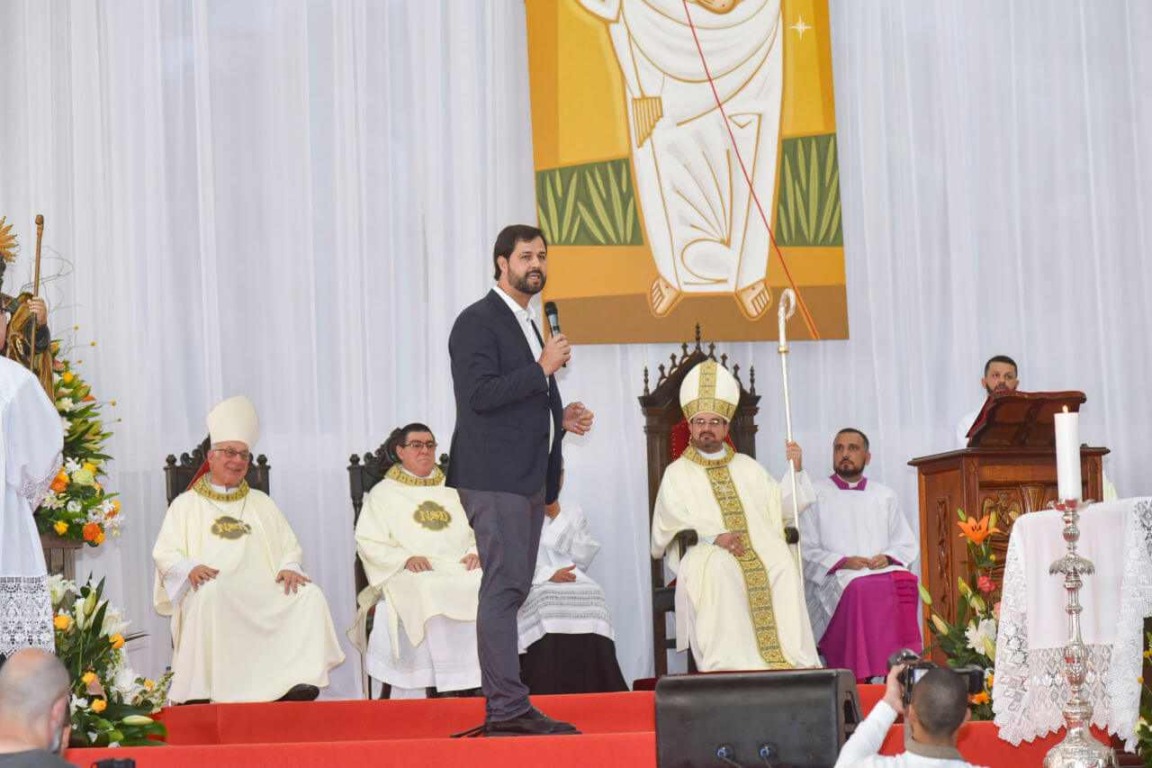 Luiz Fernando Machado discursa durante a cerimônia