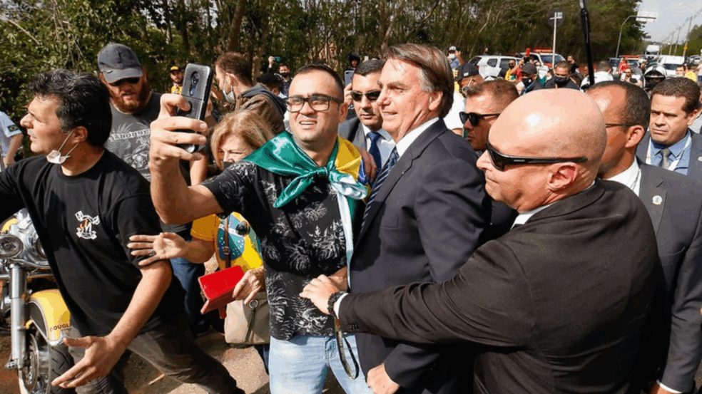 Bolsonaro com apoiadores