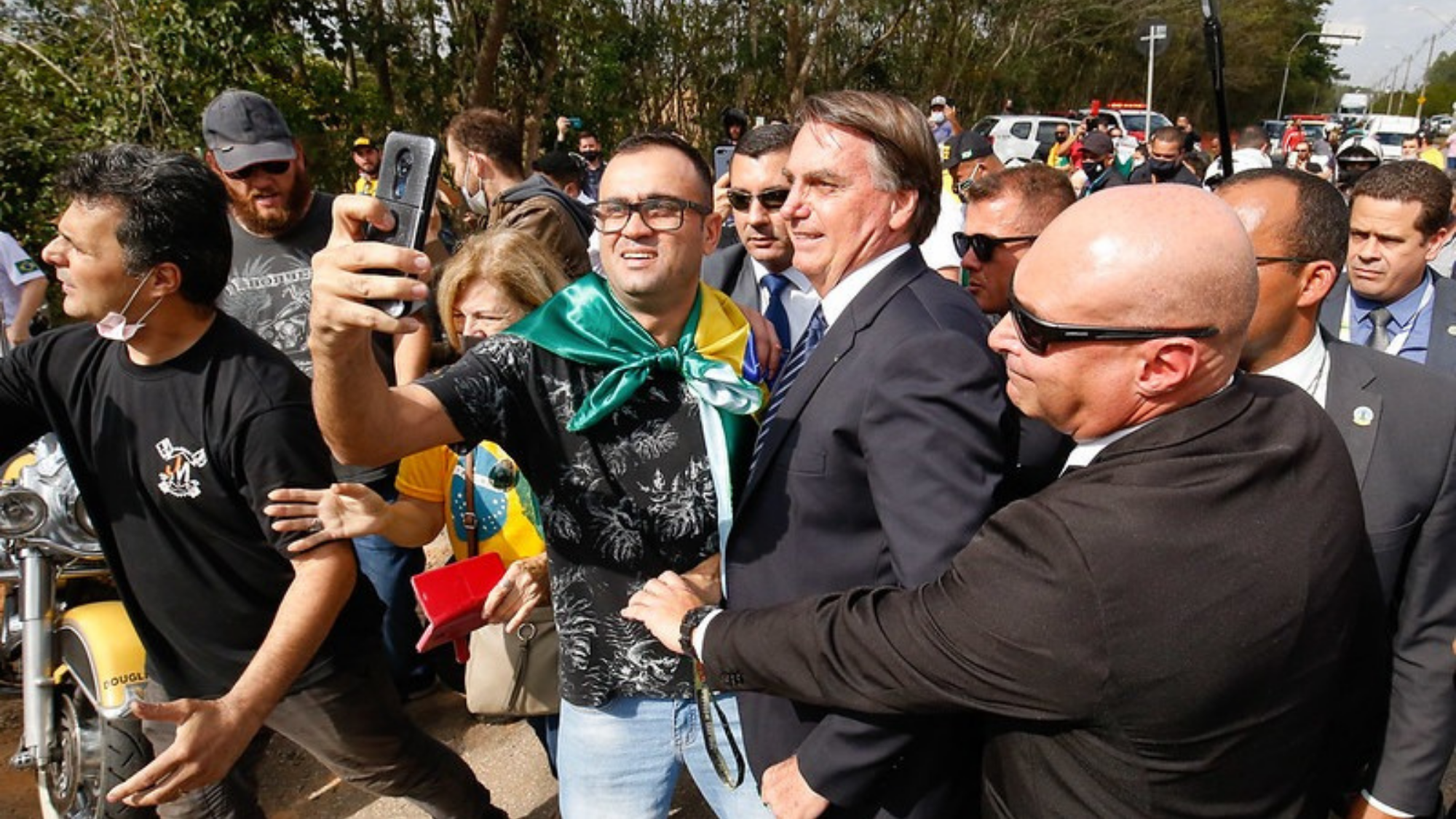 Bolsonaro com apoiadores