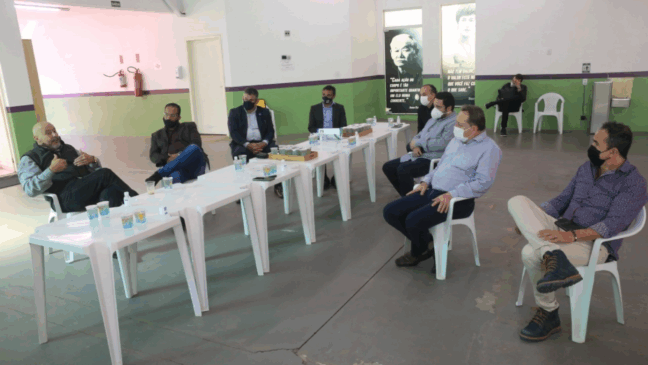 Presidente da Confederação Brasileira de Atletismo visita Louveira para conhecer projeto