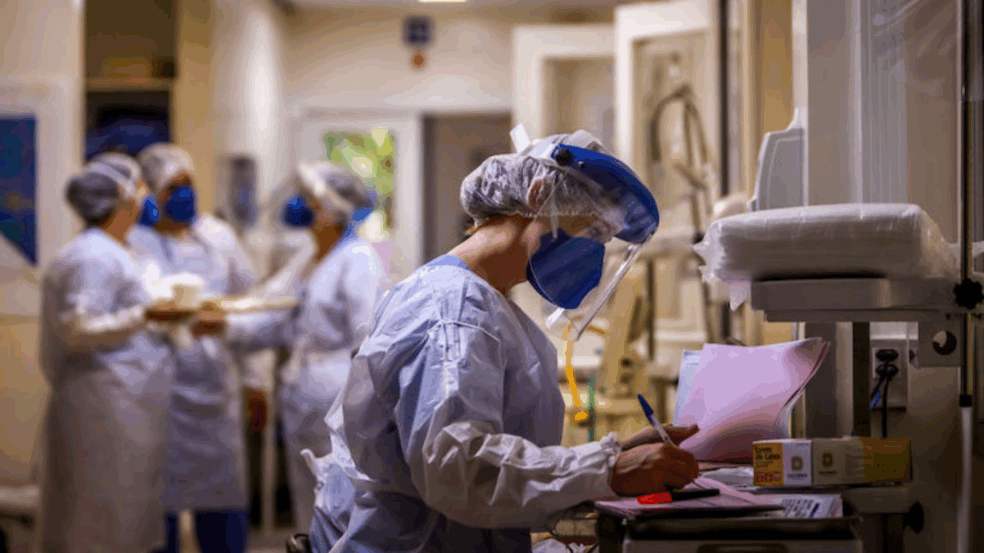 Segundo a Fiocruz, pela 1ª vez em 8 meses, nenhum estado tem UTI de Covid-19 lotada