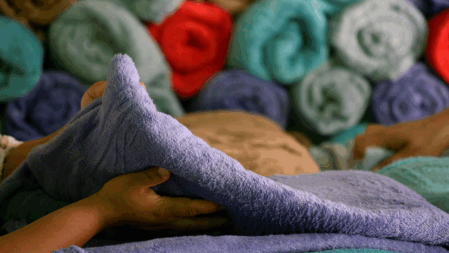 Supermercado Tauste doa mantas para a Campanha de Inverno de Jundiaí