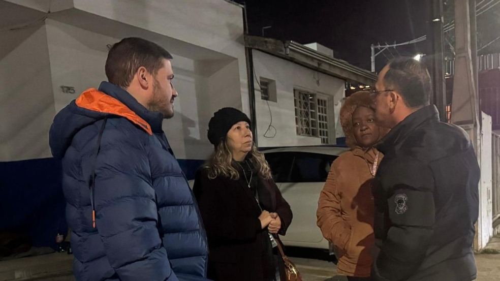 Prefeito João Paulo acompanha Operação Noites Frias em Várzea Paulista Prefeito João Paulo acompanha Operação Noites Frias em Várzea Paulista