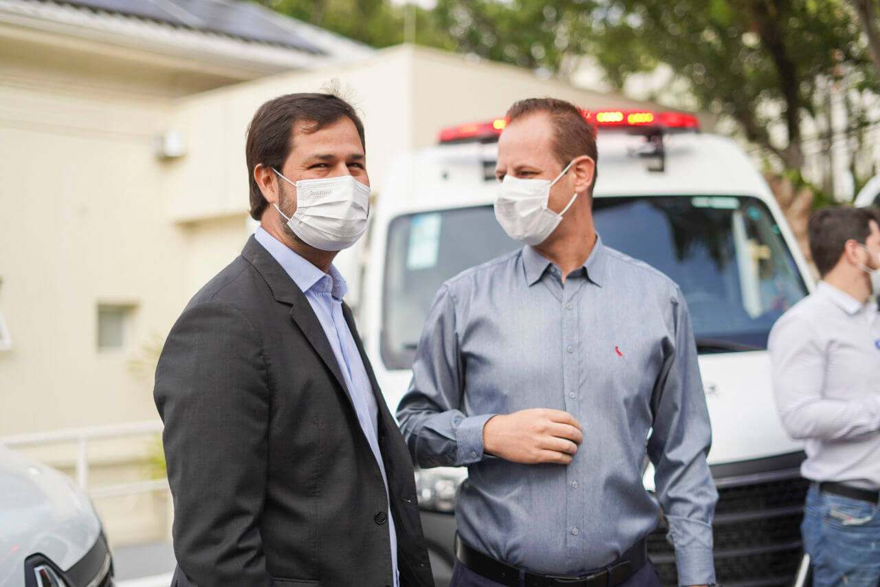 Prefeito Luiz Fernando Machado e o gestor de Promoção de Saúde (UGPS) Tiago Texera, em evento, no HSV, na manhã de sexta-feira (25)