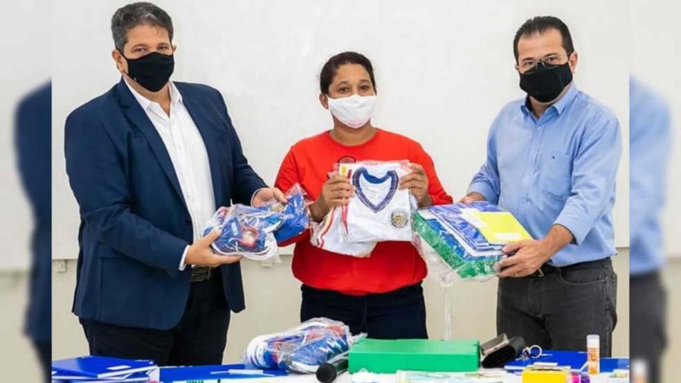 Prefeitura de Itupeva começou a entregar os uniformes para os alunos das redes municipais de educação Prefeitura de Itupeva começou a entregar os uniformes para os alunos das redes municipais de educação