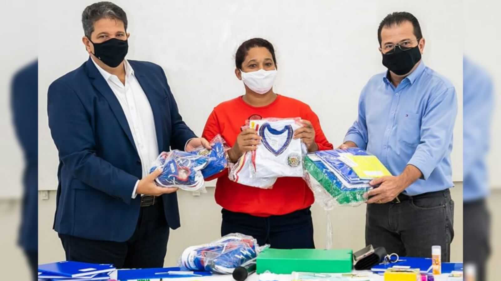 Prefeitura de Itupeva começou a entregar os uniformes para os alunos das redes municipais de educação