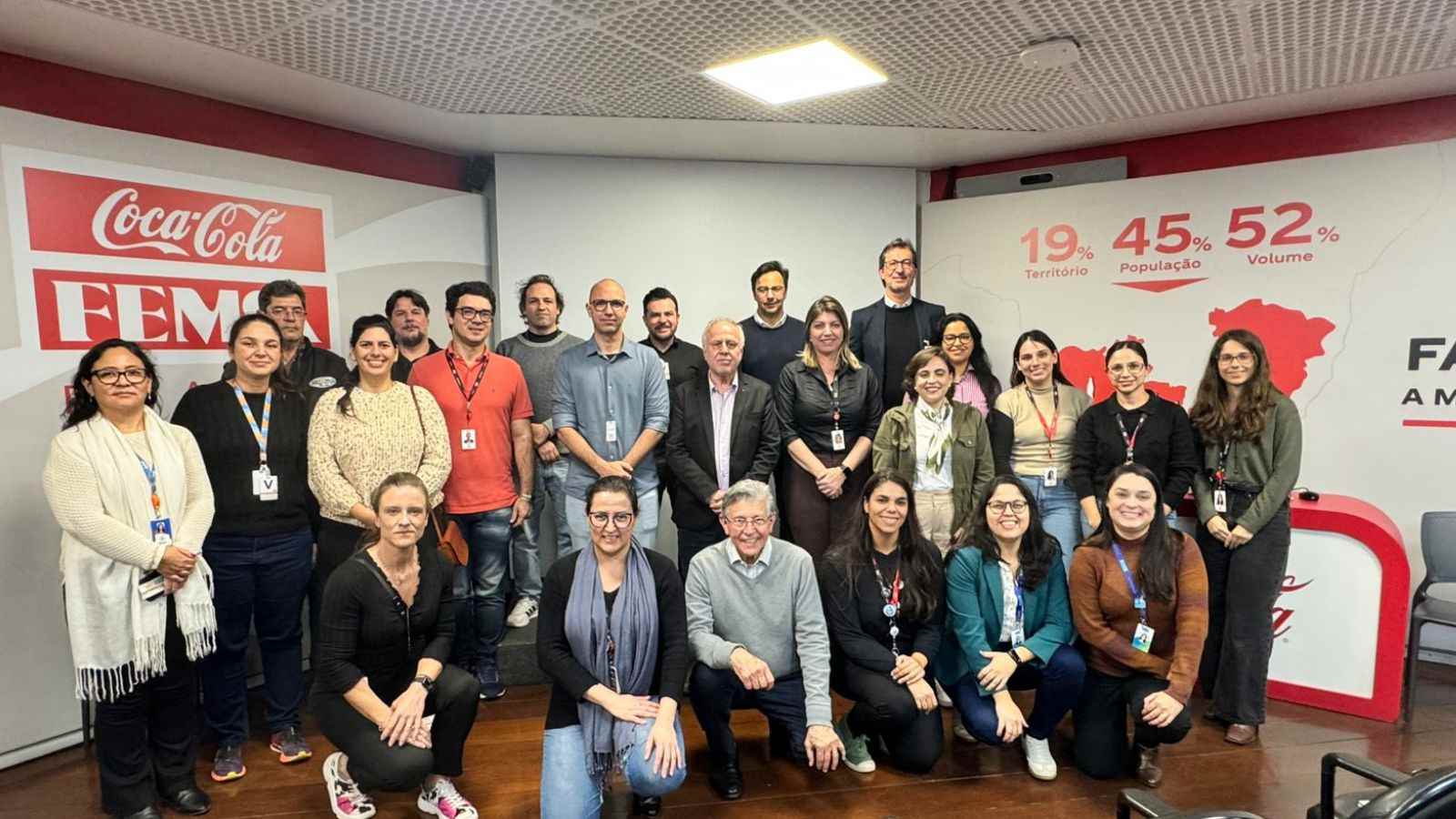 Representantes da Prefeitura de Jundiaí na planta da Coca-Cola FEMSA Jundiaí.
