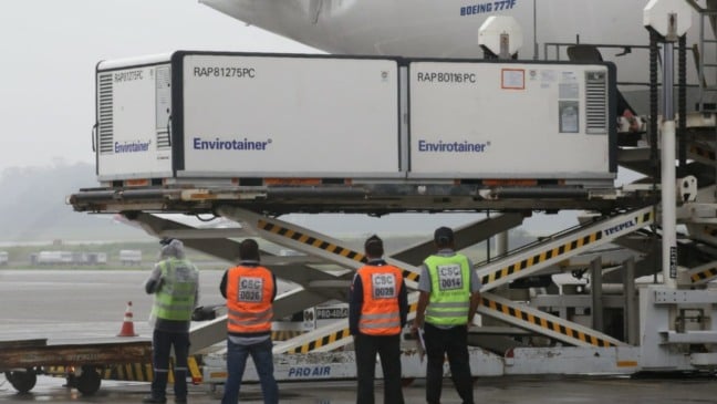 Primeiro lote da Coronavac chega ao Brasil
