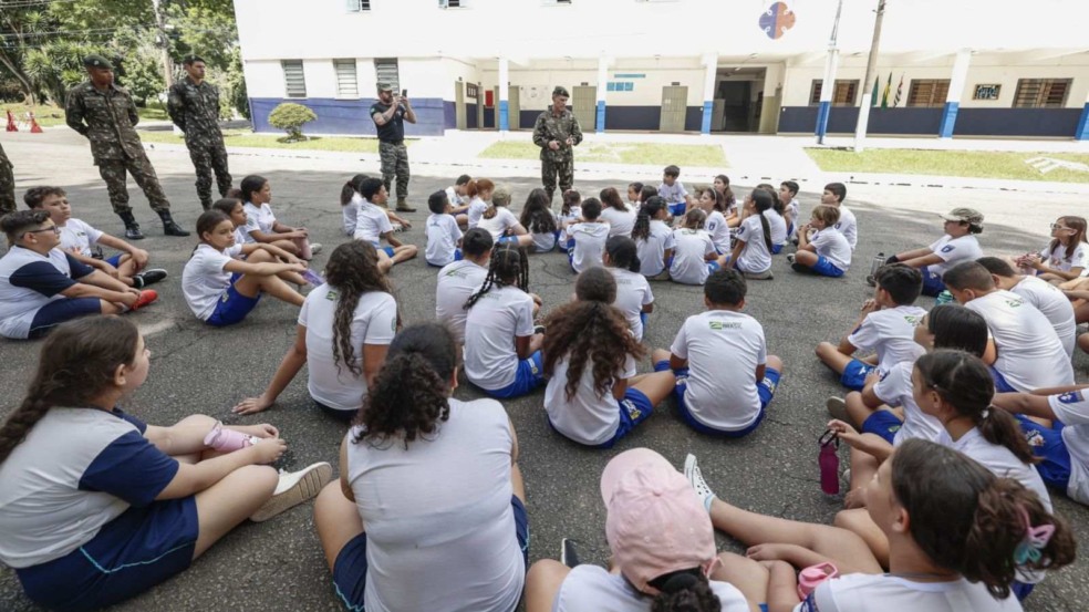 Tenente-coronel Madureira dando às boas-vindas
