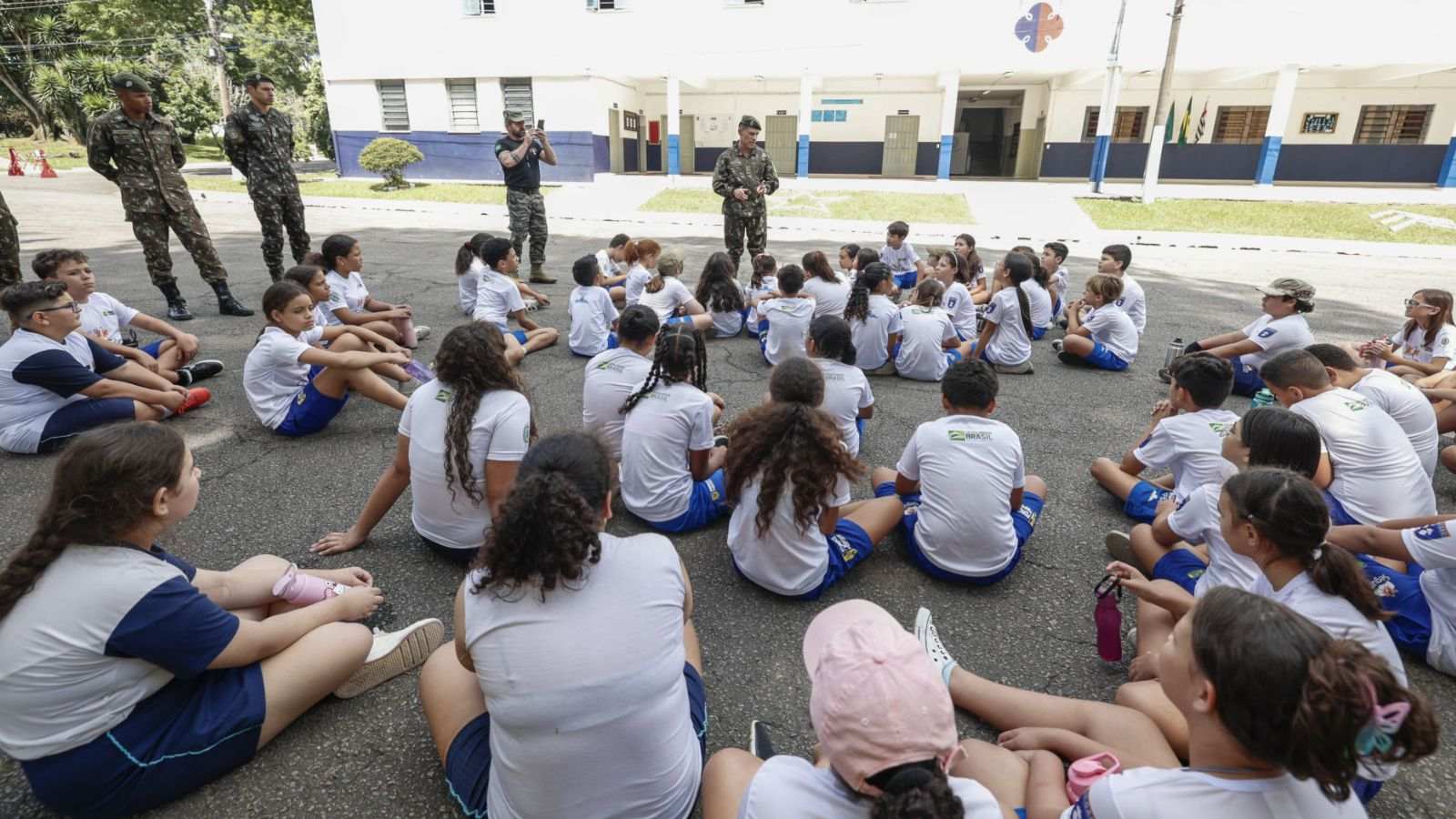 Tenente-coronel Madureira dando às boas-vindas