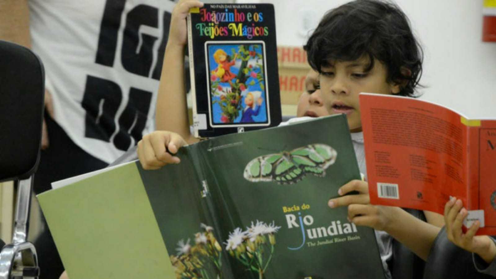 projeto-roda-de-leitura-e-conversa-na-pracinha-da-cultura_-compressed