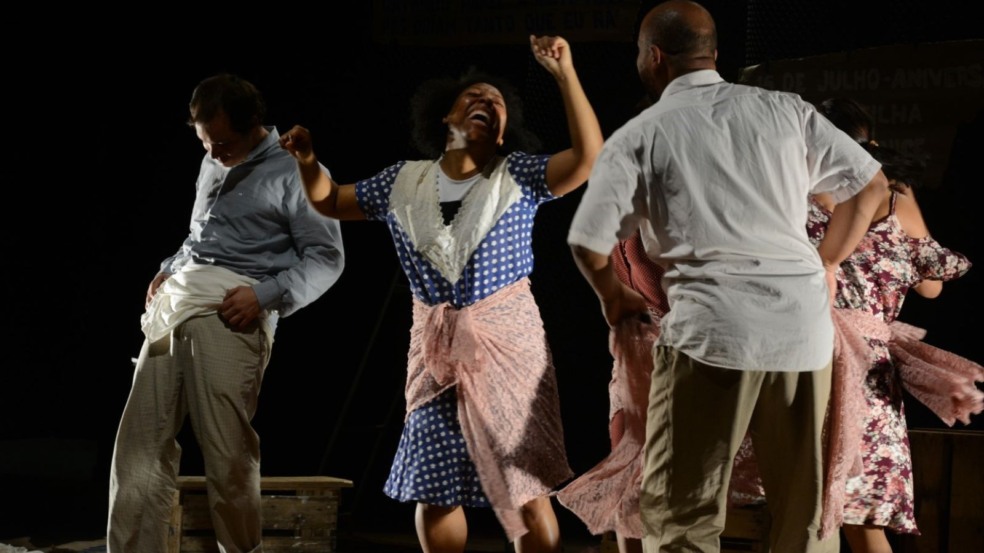 Cena do quarto do despejo.