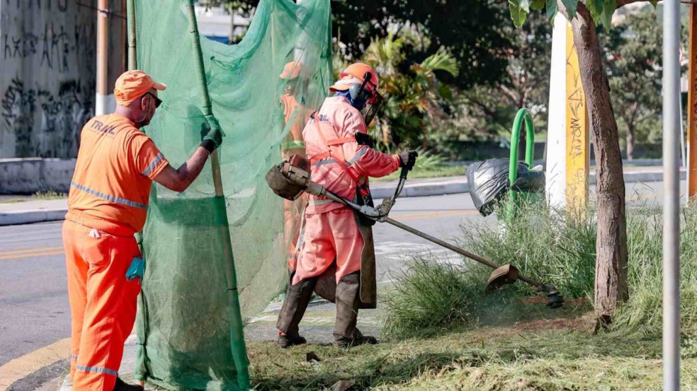 Poda de grama em Jundiaí.