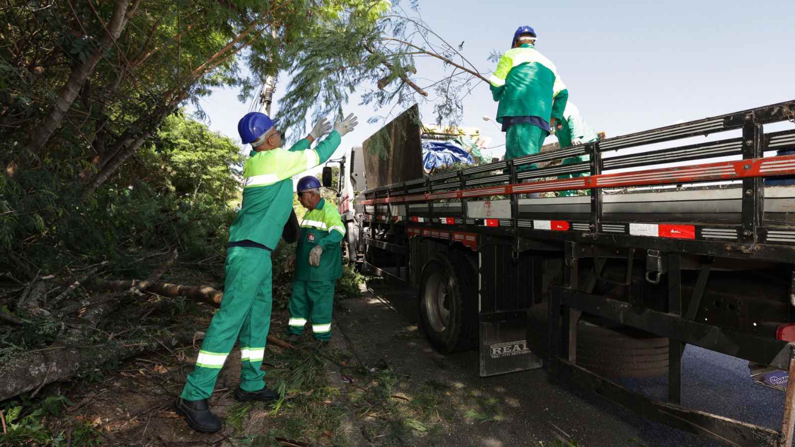 Mutirão de melhorias.