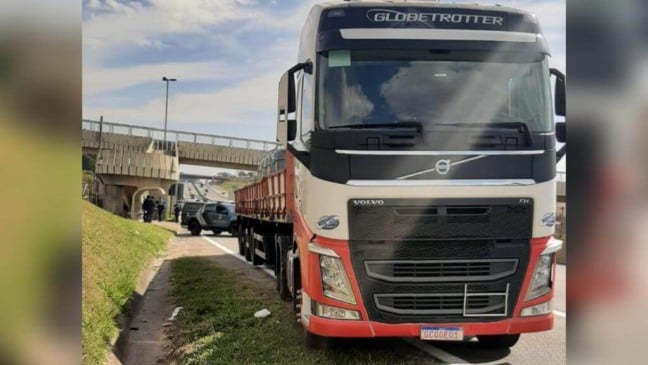 Caminhão abordado na rodovia km 55,5