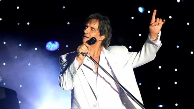 A transmissão vai acontecer "no início da noite"