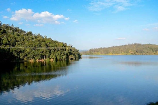 Vista da represa Paiva Castro, ponto de origem da adutora Paiva Castro em São Paulo