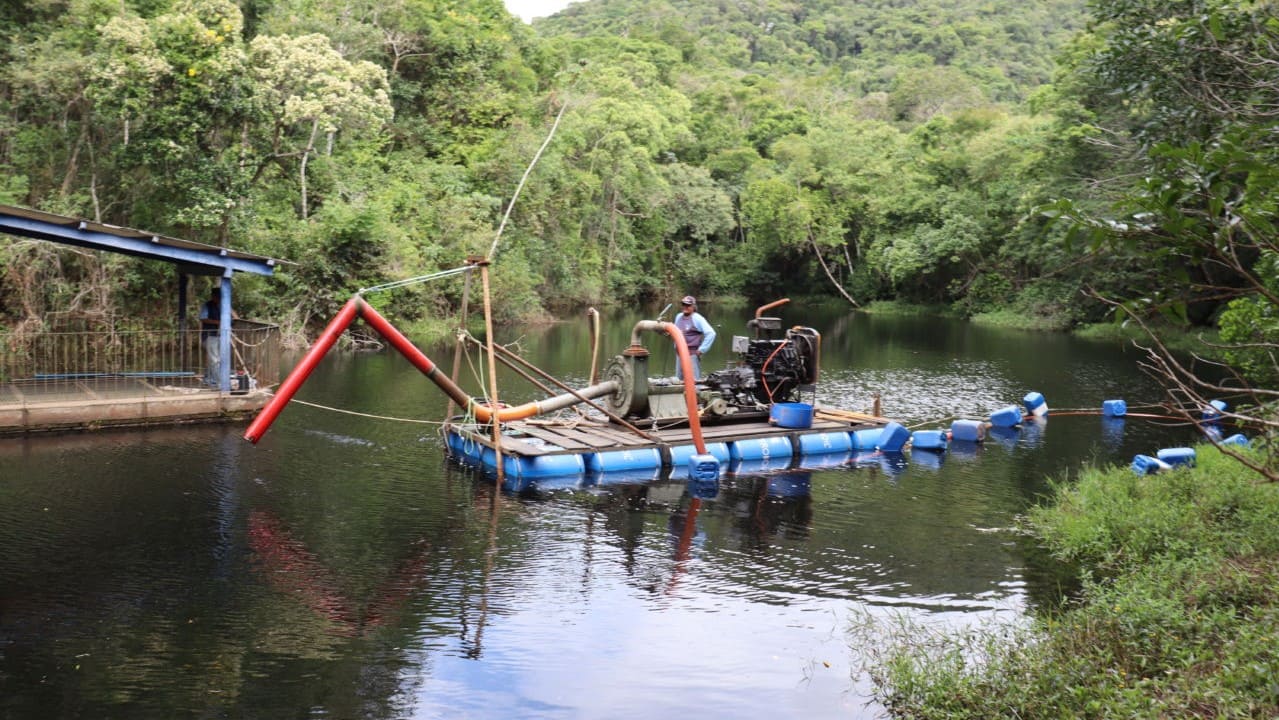Jundiaí: Represa da DAE na Serra do Japi passa por desassoreamento