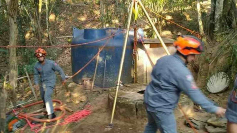 resgate-de-dois-homens-por-bombeiros-jundiai-compressed (1)