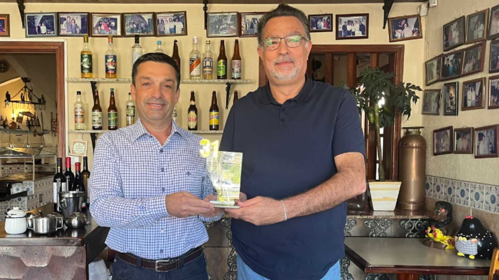 Recebimento de homenagem.