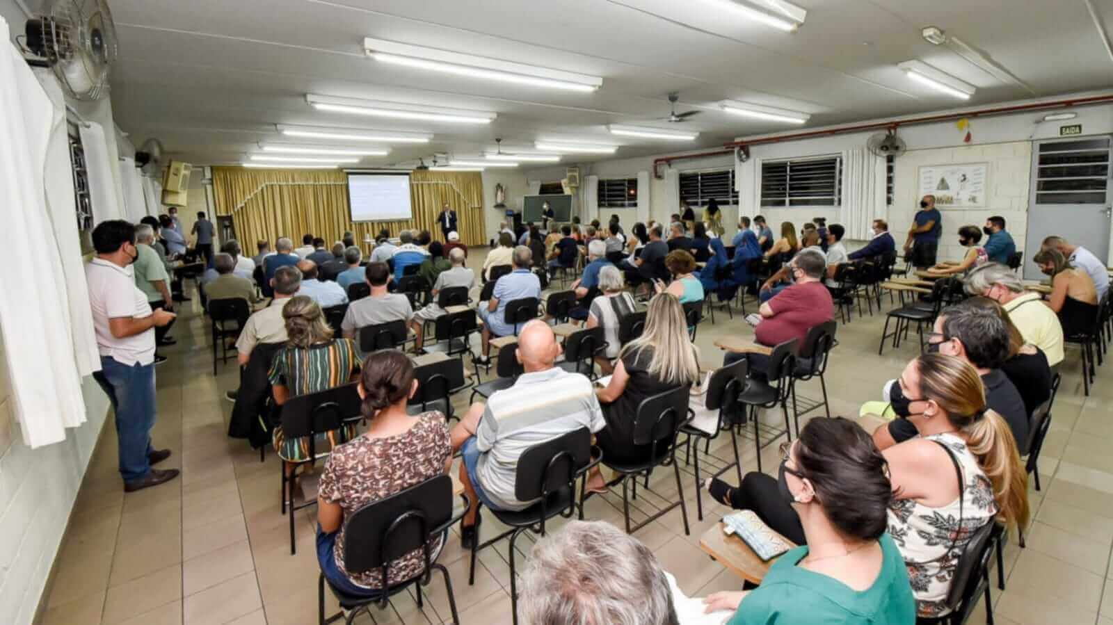 Reunião de moradores na Ponte São João