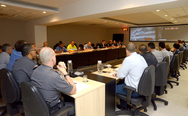 Sala com representantes do poder público e órgãos de segurança de Jundiaí Sala com representantes do poder público e órgãos de segurança de Jundiaí