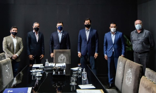 reunião gustavo martinelli