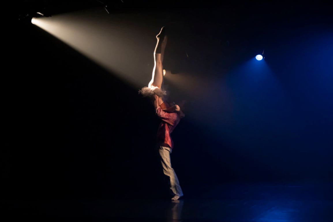 Cia.Divinadança, no palco da Sala Jundiaí