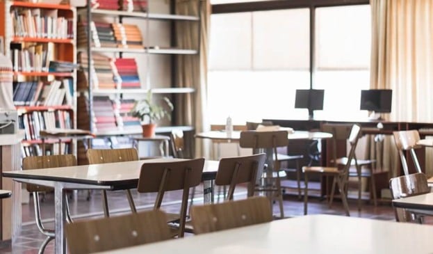 sala de aula vazia. (Foto: Freepik)