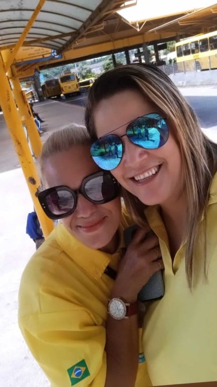 Sandra e sua amiga motorista Erica