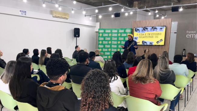 saude mental no trabalho com rcky chaves na ACE jundiaí