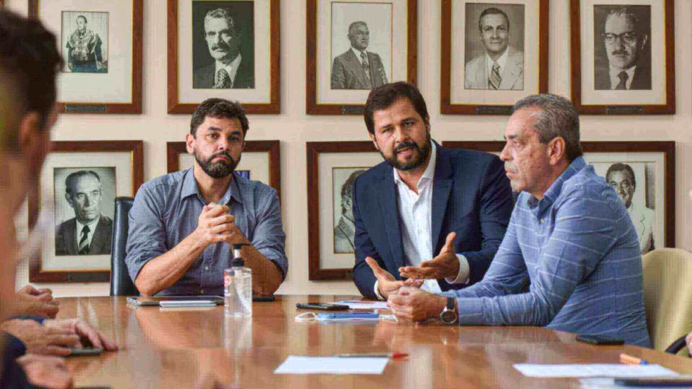 Luiz Fernando, entre Eduardo Ribeiro e o prefeito de Várzea, Rodolfo Braga Luiz Fernando, entre Eduardo Ribeiro e o prefeito de Várzea, Rodolfo Braga